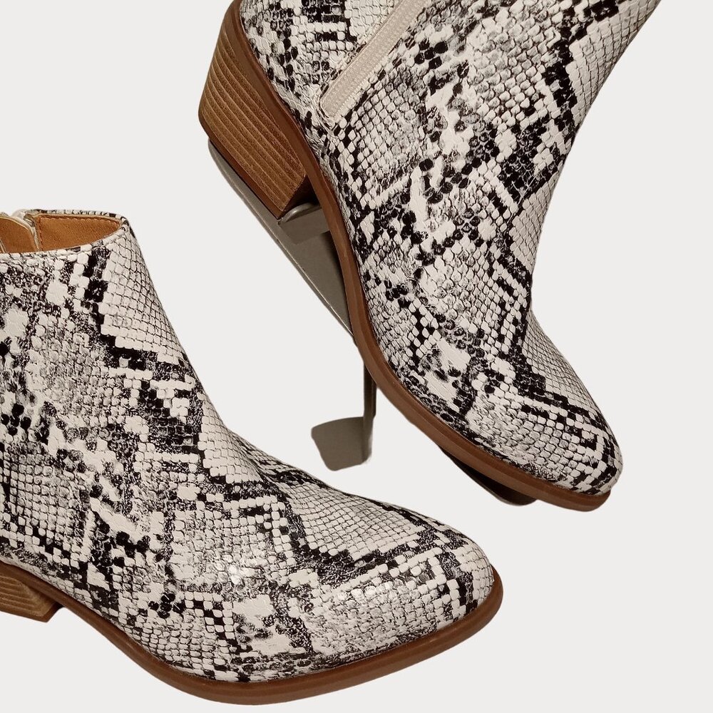 Code West Womens Voodoo Snake Print Ankle Boots Side Zipper Size 7.5 Stacked Hee - Picture 2 of 11
